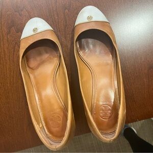 Tory Burch Brown and White small platforms size 7.5